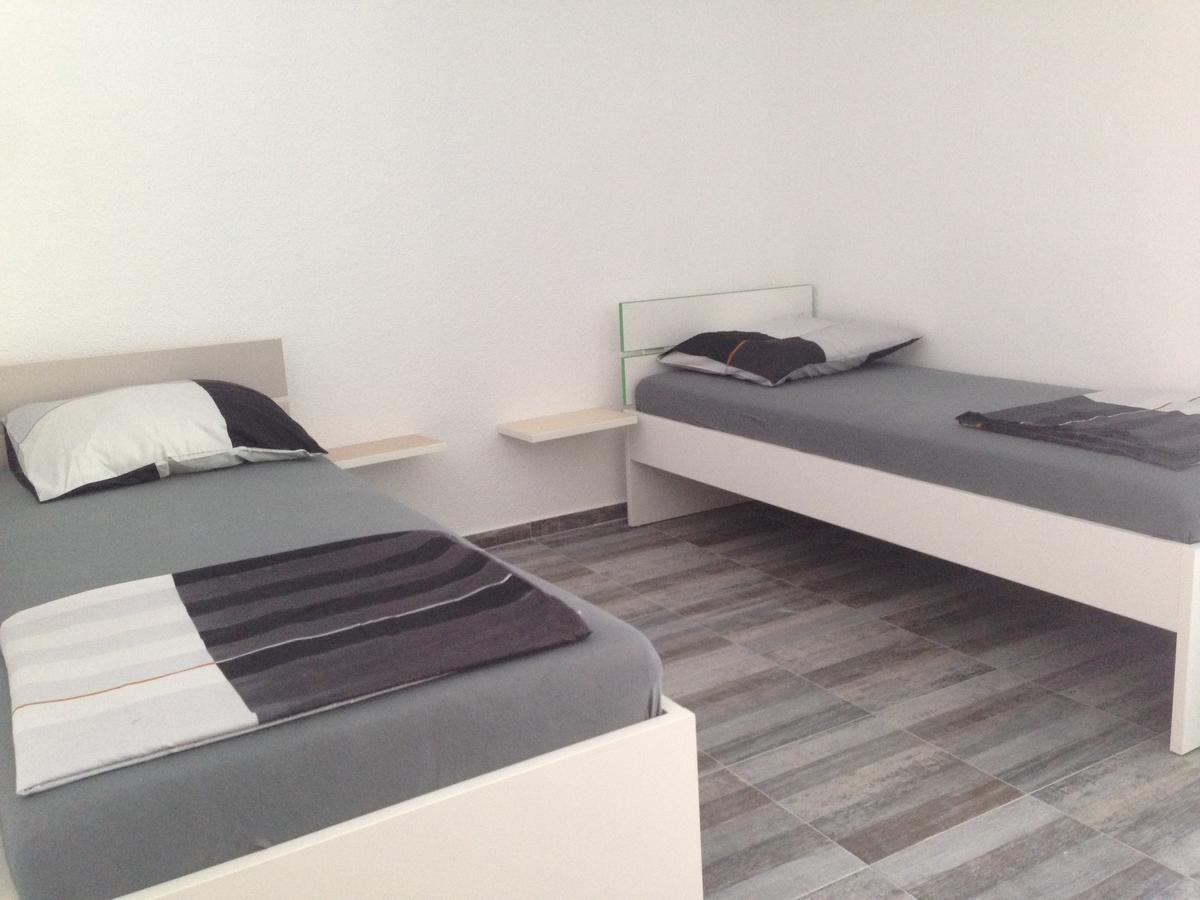 Chill Out Beach Apartments Trogir Exterior foto