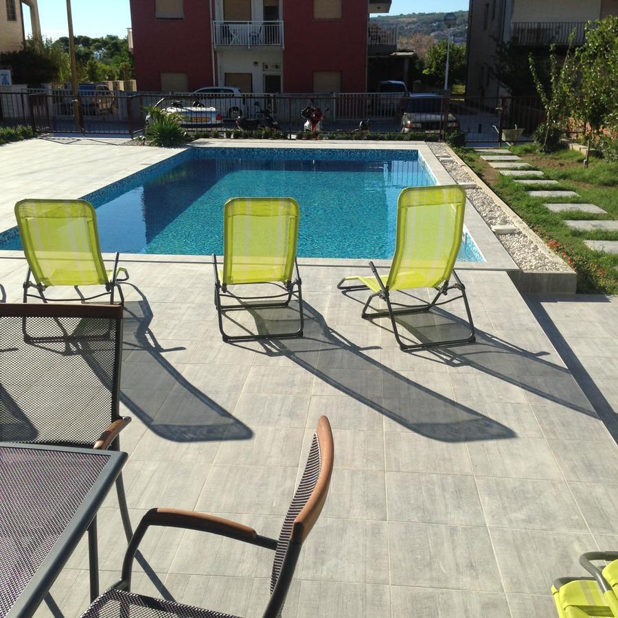 Chill Out Beach Apartments Trogir Exterior foto
